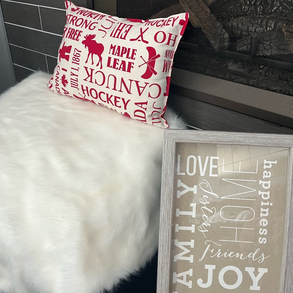 Canada hockey pillow